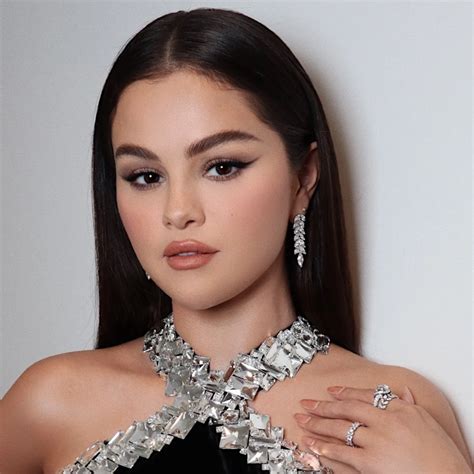 FOTO BUGIL SELENA GOMES suara sporty event anti rungkad dijamin bass mantap image 1