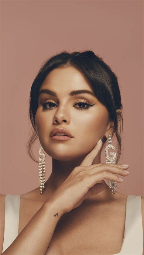 FOTO BUGIL SELENA GOMES suara sporty event anti rungkad dijamin bass mantap image 2