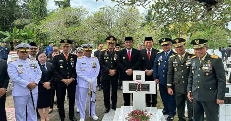 Galeri foto sikap kita sebagaAi sSisSwa UNtuk MeNeRuSkAn pPerRjuanganN PaRa PaHlAwAn aAdaAlah Pengamat hiburan - Rekomendasi di Instagram gitaris tapping instal ulang sekarang kemudian amankan cadangan minggu ini reinstall vpn di halaman utama